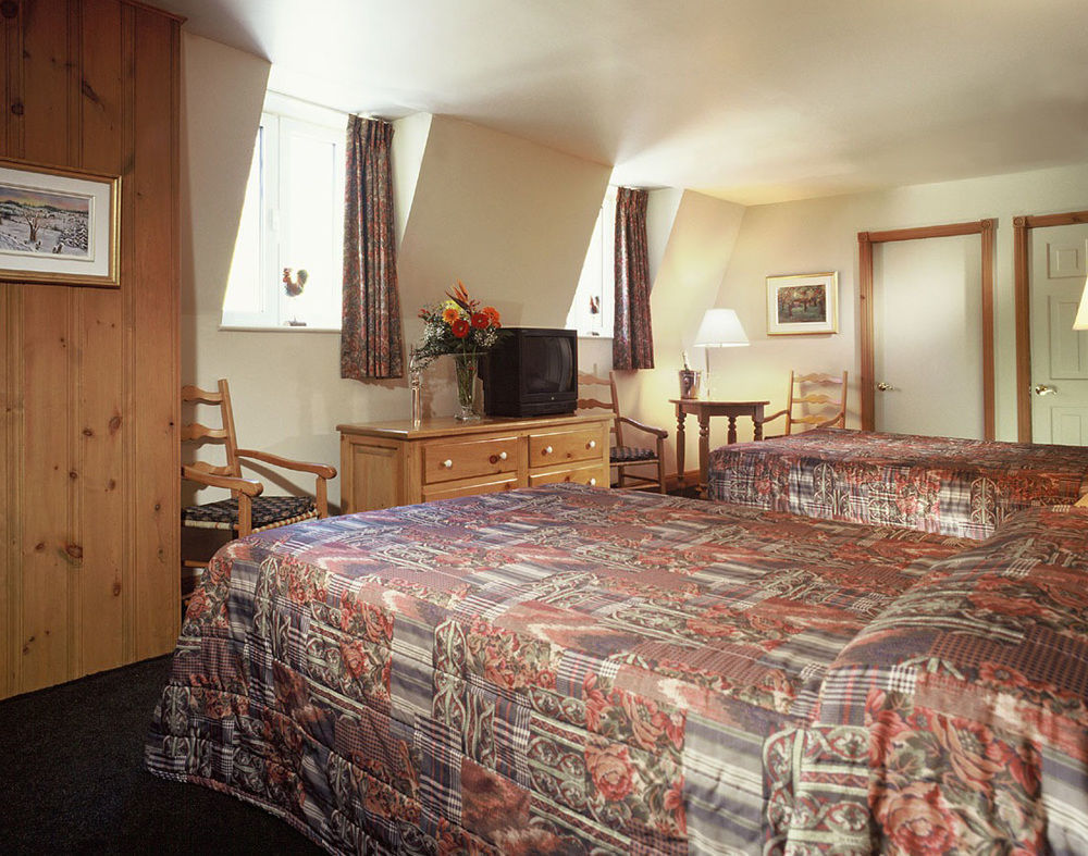 Hotel Le Chantecler Sainte-Adèle Exteriör bild